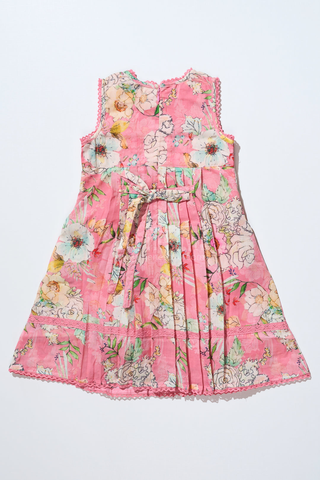 Girls Frock with Flowers in Soft Cotton Featuring Delicate Smocking and Pleated Detailing