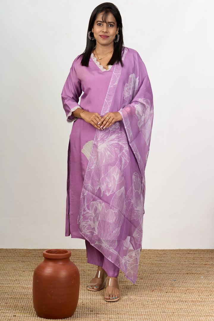 Women’s Trendy Dresses in Lavender Blend Silk with Delicate Lace and Floral Motifs