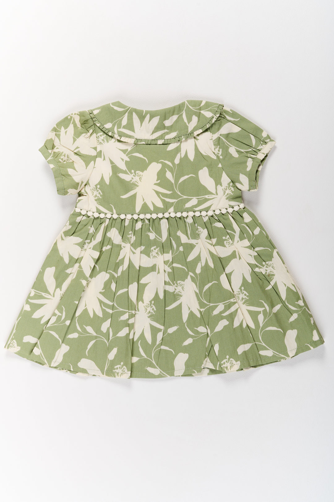 The Nesavu Girls Cotton Frock Babydoll Casual Dress for Girls in Green with Floral Patterns and Lace Accents Nesavu Nesavu Babydoll Casual Dress Girls Green Floral Prints Lace Waistline