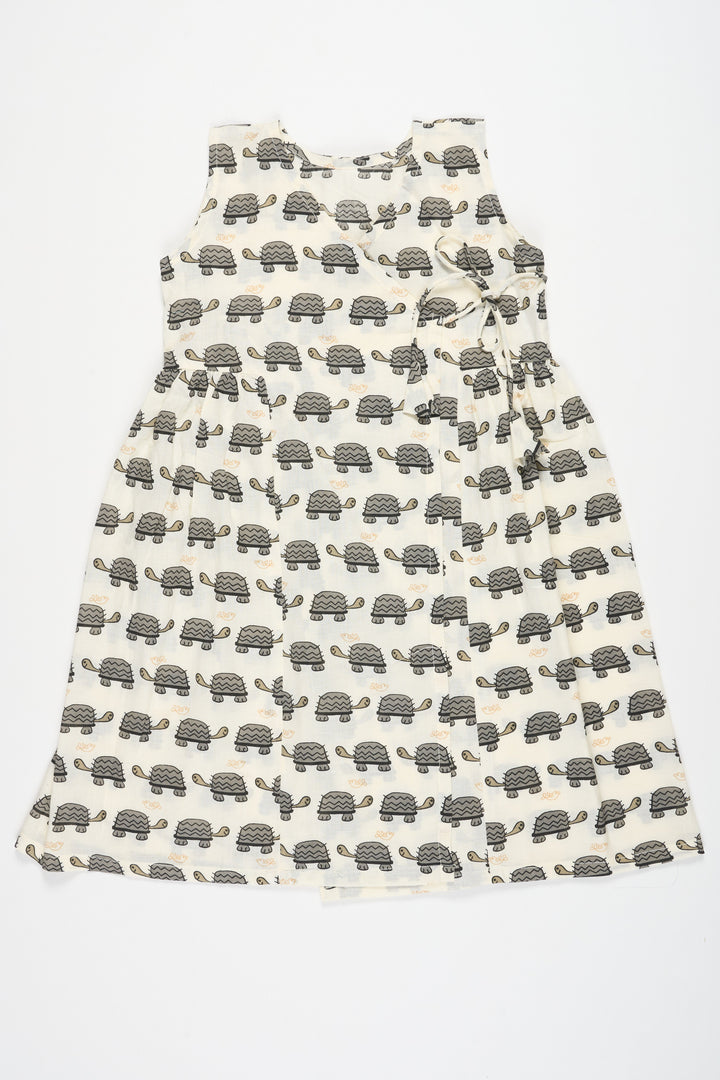 The Nesavu Baby Cotton Frocks Black and White Cotton Baby Frock with Tortoise Print Simple and Stylish Everyday Wear Nesavu 10 (NB) / Black BFJ686D-10 Nesavu Black White Cotton Baby Frock Tortoise Print Stylish Comfortable Everyday Outfit