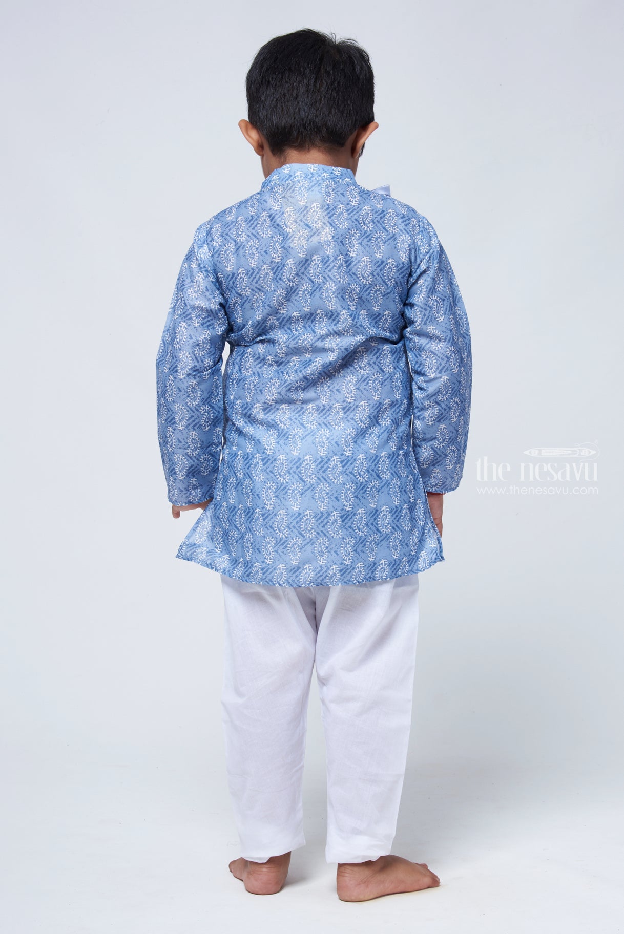 KALINI Floral Yoke Design Regular Thread Work Kurta with Trousers & With  Dupatta - Absolutely Desi