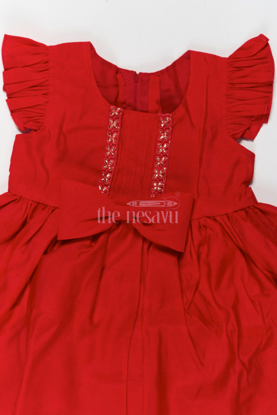 The Nesavu Girls Fancy Frock Charming Red Girls Georgette Dress with Elegant Bow and Pleated Sleeves Nesavu Nesavu Stunning Red Girls Georgette Dress Bow Pleated Sleeves Christmas