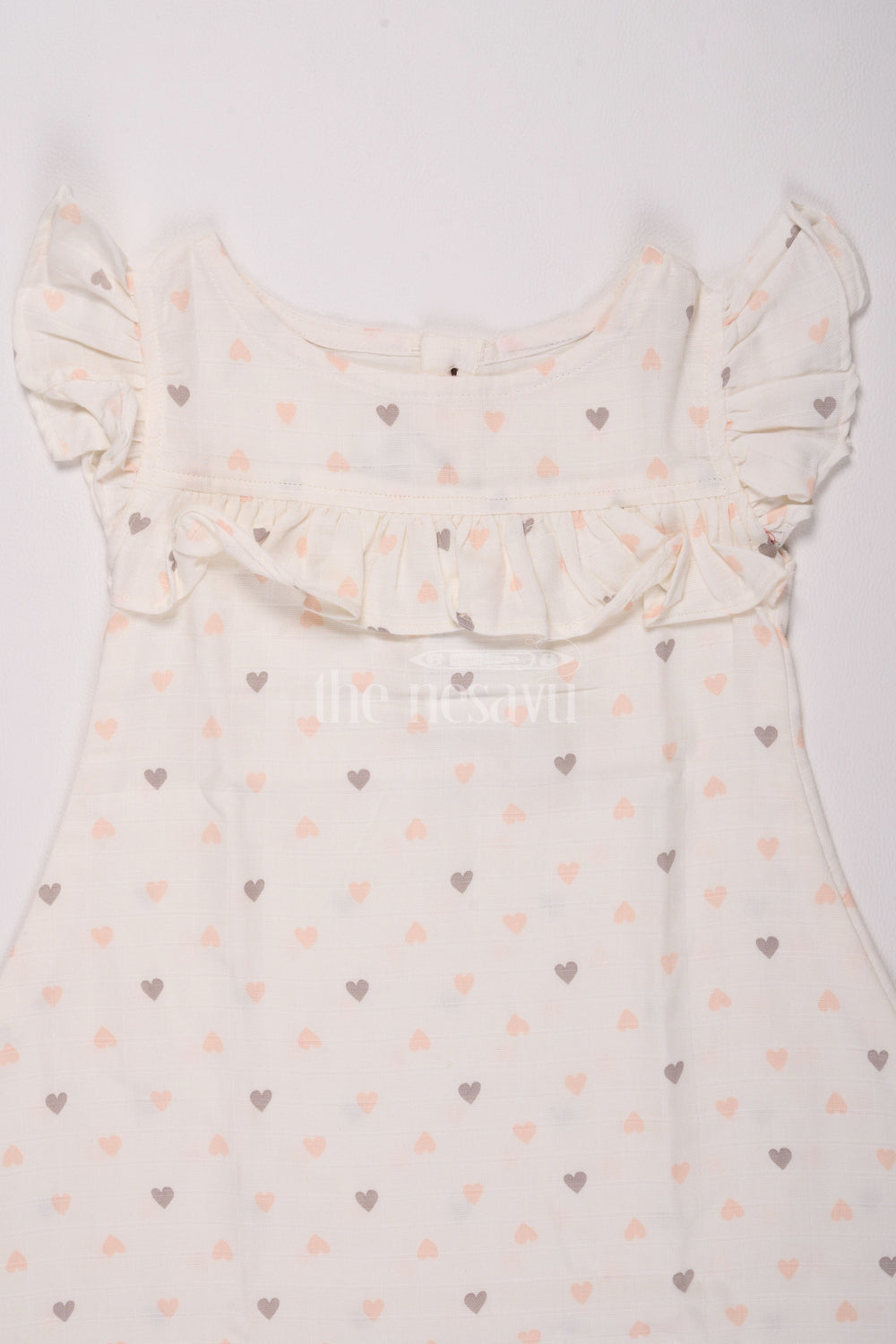 The Nesavu Girls Cotton Frock Girls White Muslin Cotton Christmas Dress with Heart Print and Ruffle Details Nesavu Nesavu Girls White Muslin Cotton Christmas Dress Heart Print Ruffles