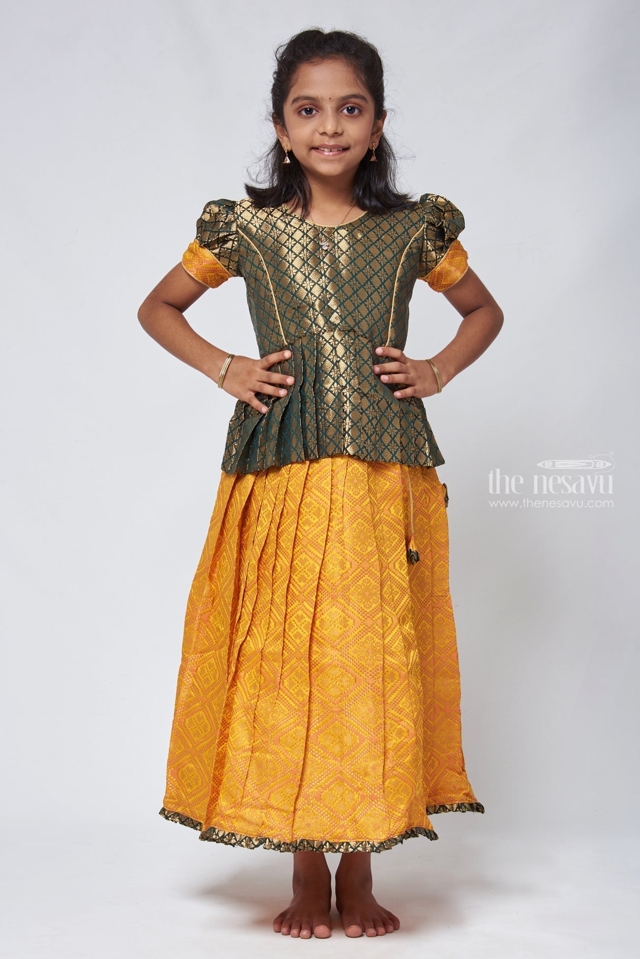 Pattu sattai sale neck design