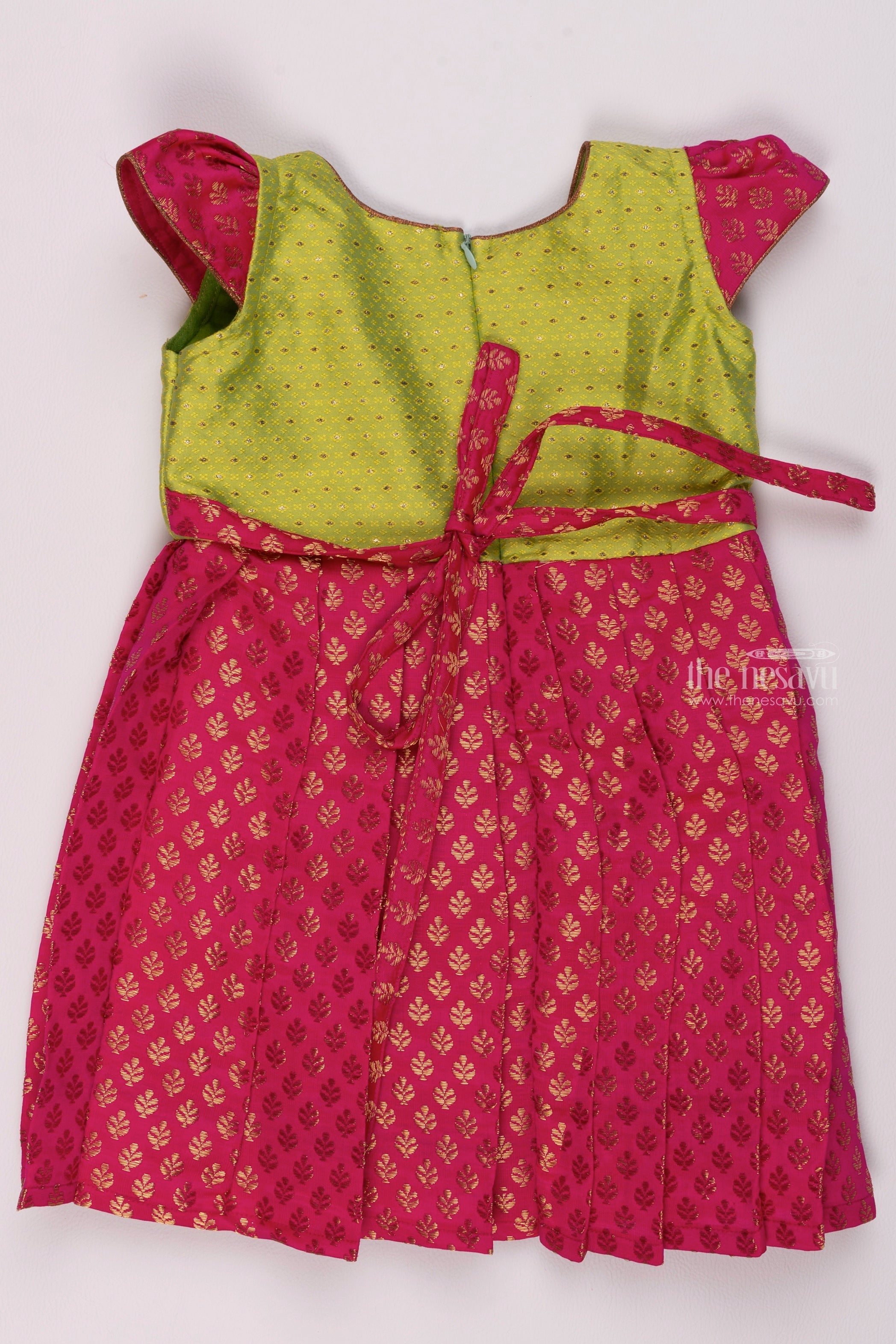 Baby hot sale pattu frocks