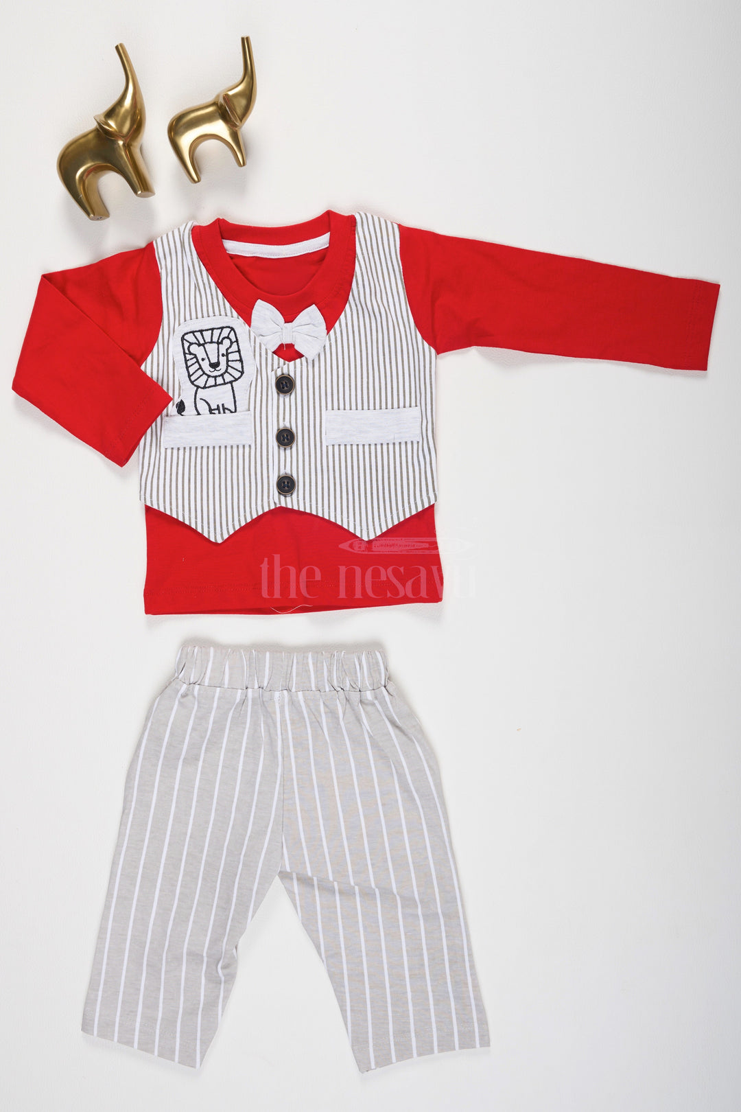 The Nesavu Baby Casual Sets Red Long-Sleeve Baby Casual Set with Gray Striped Vest and Lion Patch for Boys Nesavu 12 (3M) / Red BCS144B-12 Red Baby Casual Set Gray Striped Vest Lion Patch Shirt Boys