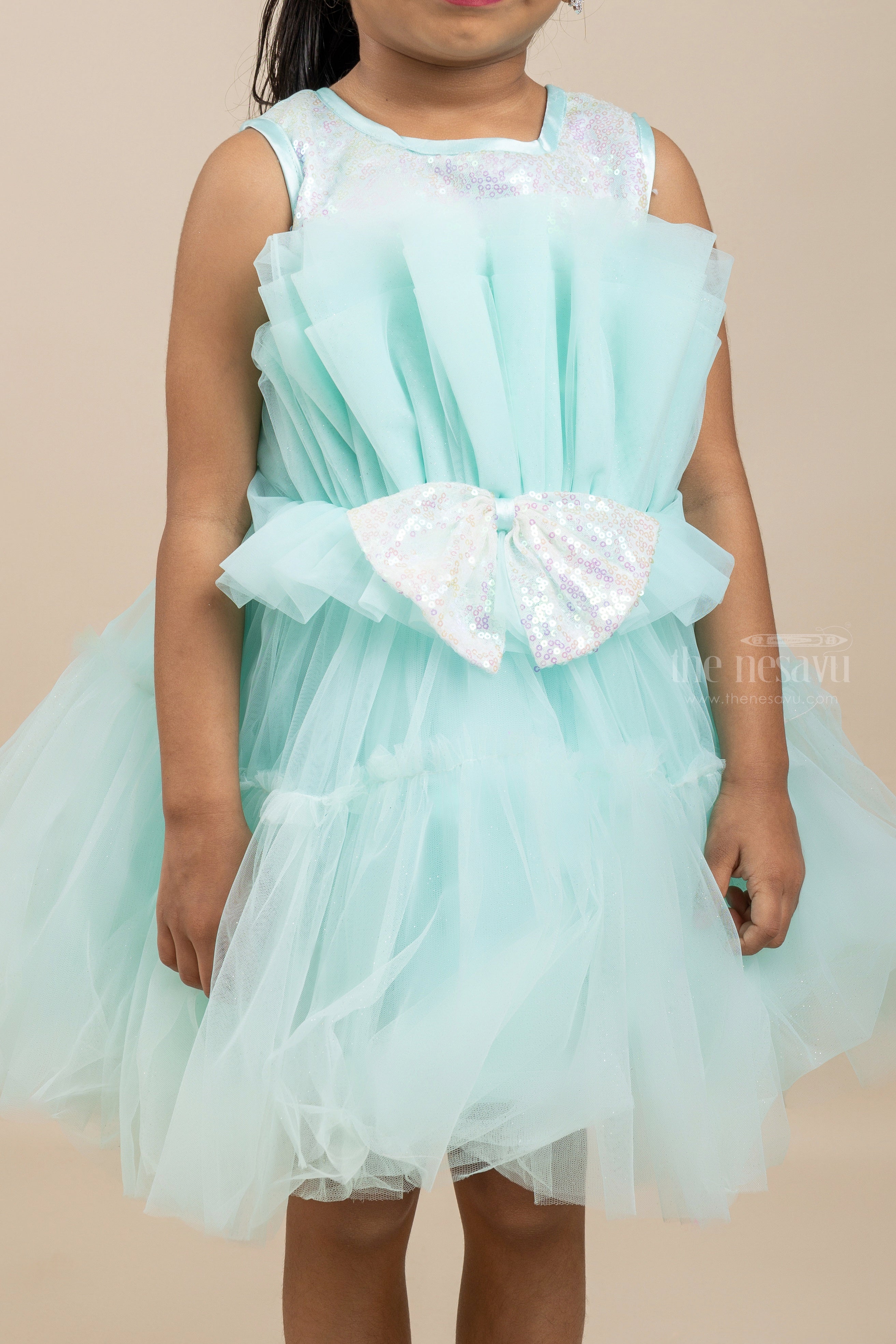 182 Little Girl Blue Velvet Dress Stock Photos - Free & Royalty-Free Stock  Photos from Dreamstime