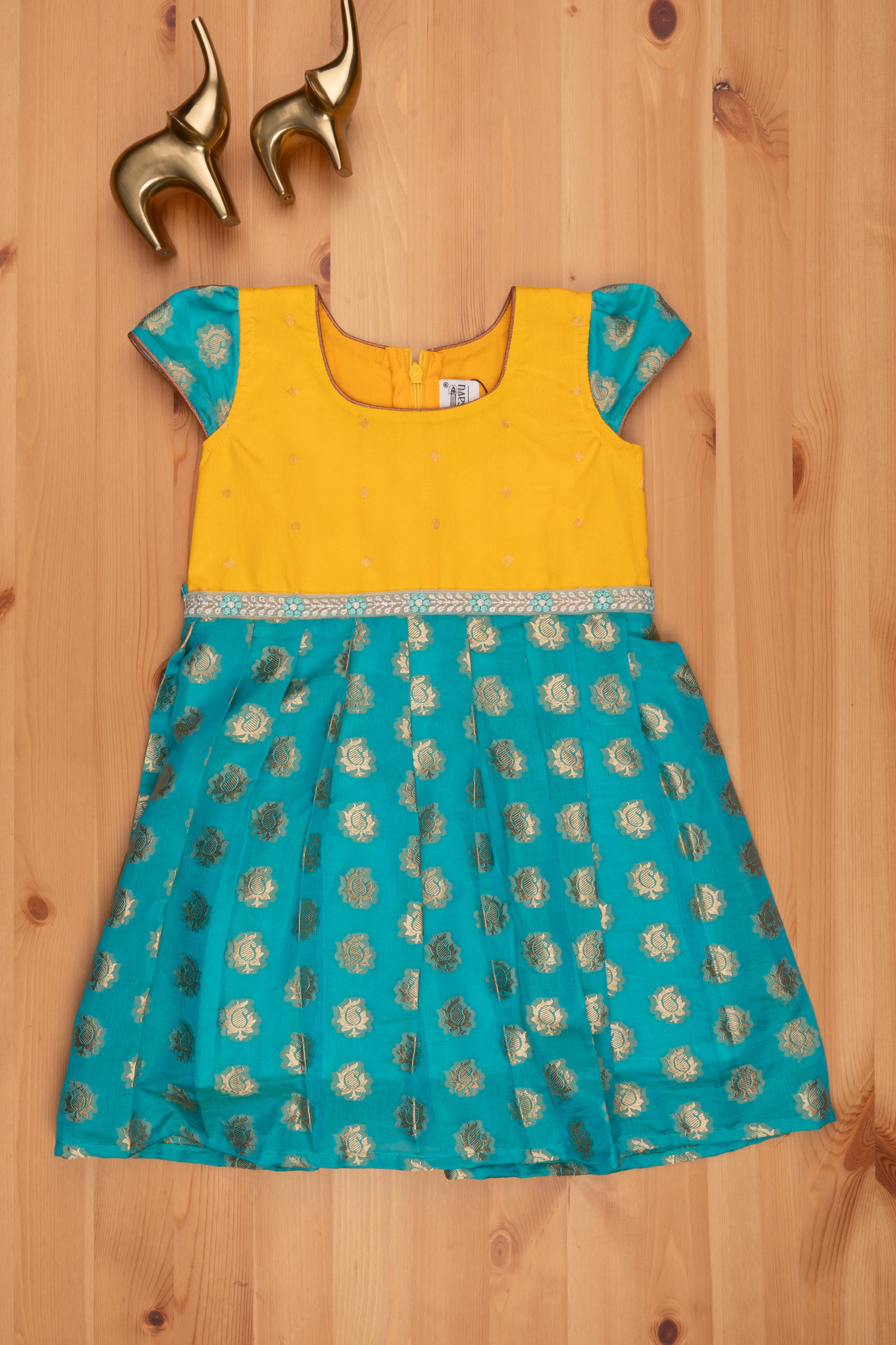 PW PLATYPUS WORLD New south Indian traditional pattu pavadai Tapeta Silk  Lehenga choli for girls dress (1-2 Years years, Blue Pink) : Amazon.in:  Fashion