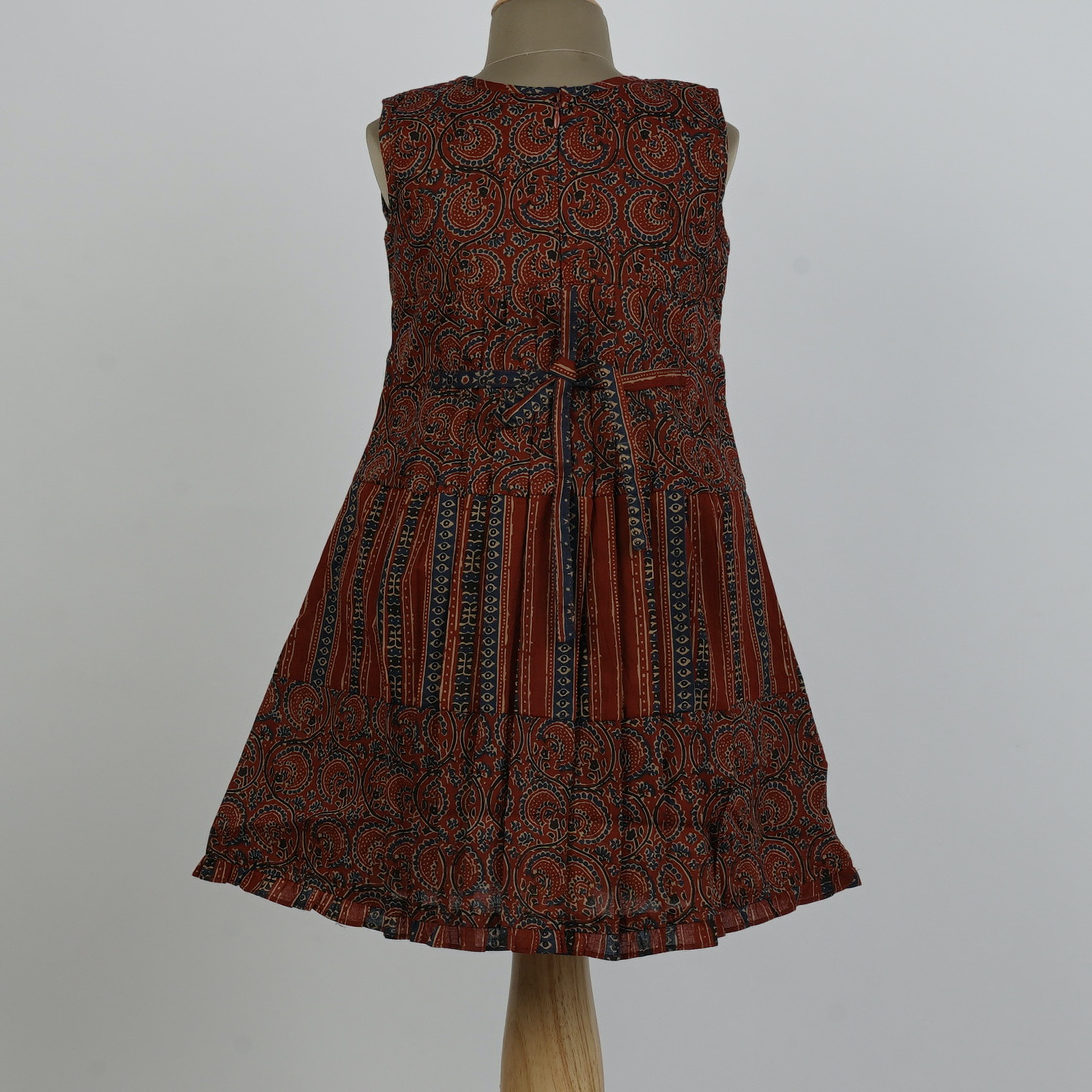 1930s linen embroidered dress  Linen fashion Fashion Vintage fashion